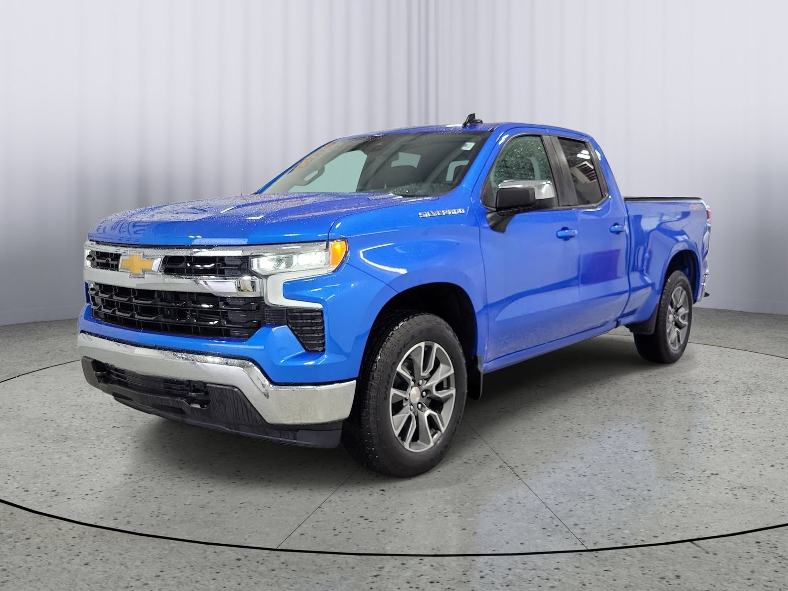 Used 2025 Chevrolet Silverado 1500 LT AWD/4WD image 4