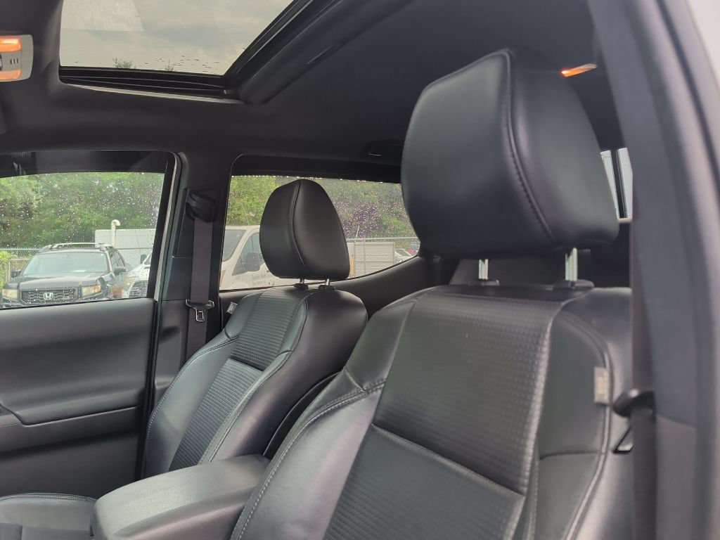 Used 2019 Toyota Tacoma TRD Off-Road w/ TRD Premium Off Road Package AWD/4WD image 9