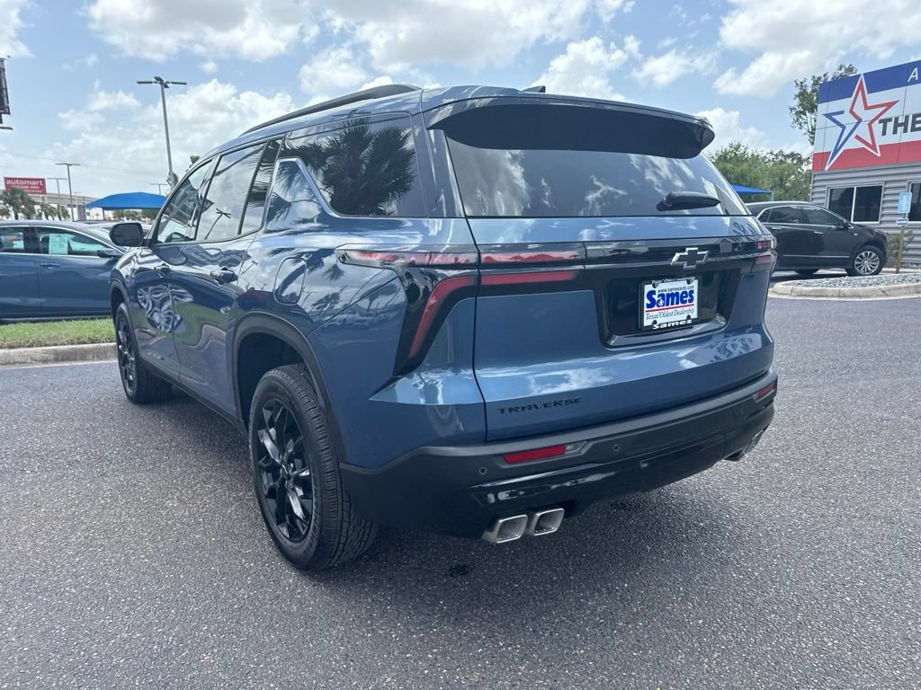 Used 2026 Chevrolet Traverse LT w/ Midnight/Sport Edition FWD image 3