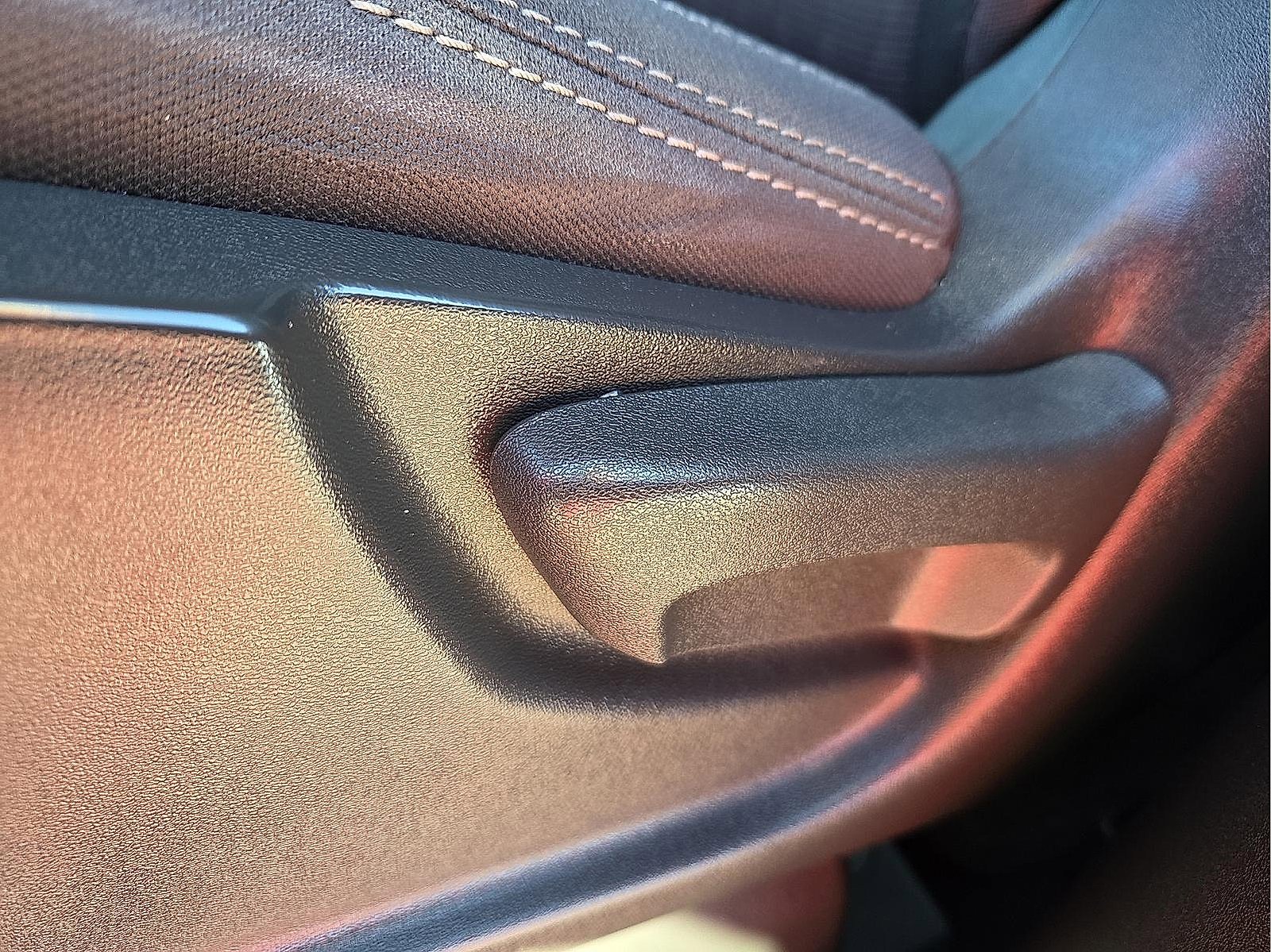 Used 2024 Nissan Titan SV image 15