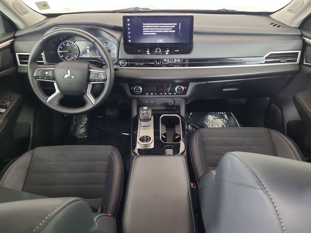 Used 2025 Mitsubishi Outlander AWD image 25