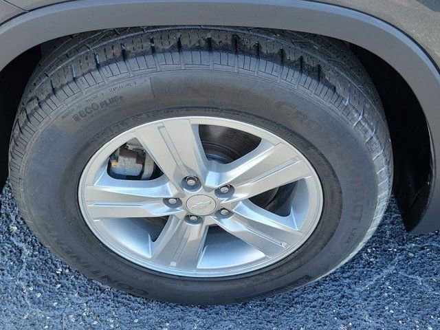 Used 2017 Chevrolet Trax LT w/ LT Convenience Package FWD image 9