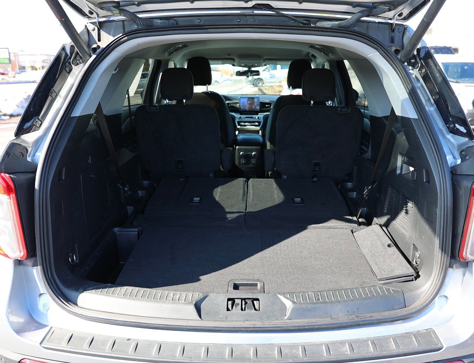 Certified 2022 Ford Explorer XLT w/ Class IV Trailer Tow Package image 14