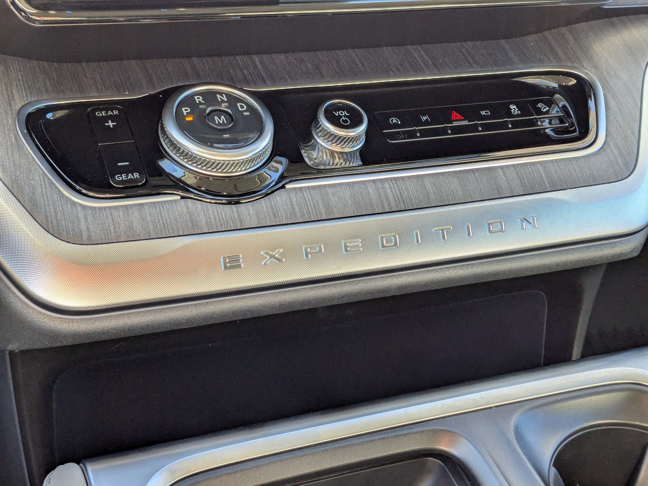 Certified 2025 Ford Expedition Platinum w/ Platinum Ultimate Package image 25