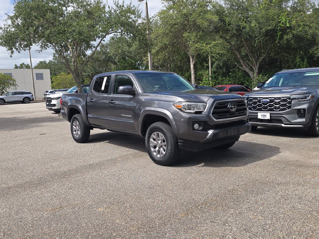Used 2018 Toyota Tacoma SR5 RWD image 2