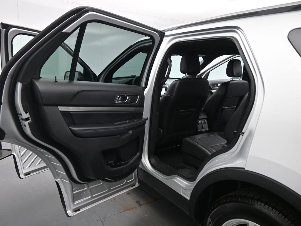 Certified 2018 Ford Explorer XLT w/ Equipment Group 202A image 49