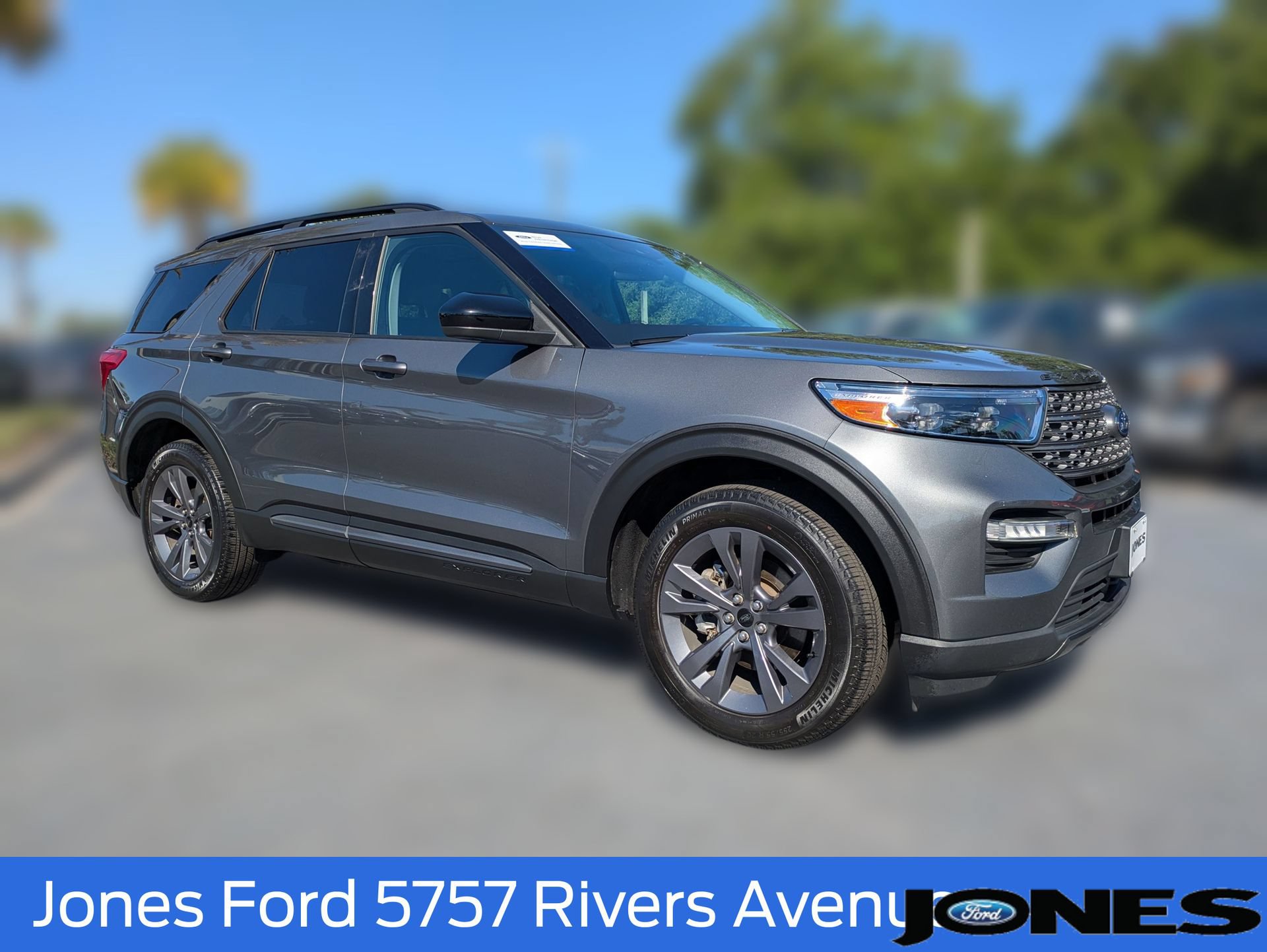 Certified 2023 Ford Explorer XLT w/ Equipment Group 202A AWD/4WD image 2