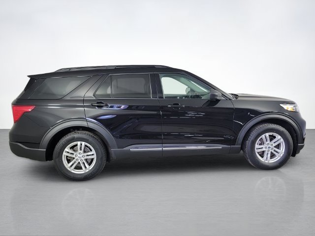 Certified 2023 Ford Explorer XLT w/ Equipment Group 202A AWD/4WD image 2