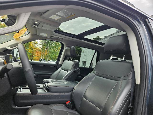 Certified 2025 Ford Expedition Active AWD/4WD image 17