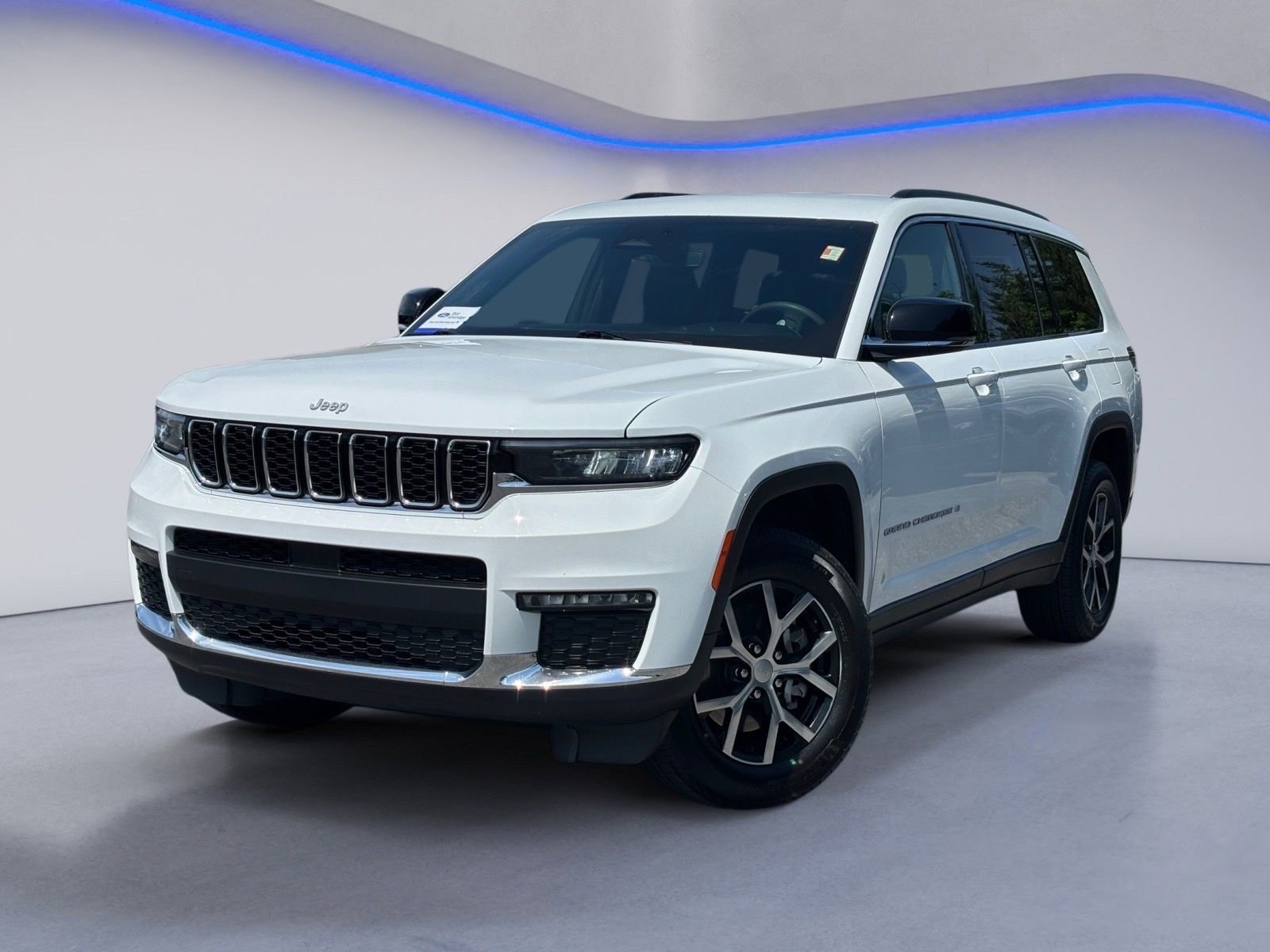 Used 2024 Jeep Grand Cherokee L Limited AWD/4WD image 2