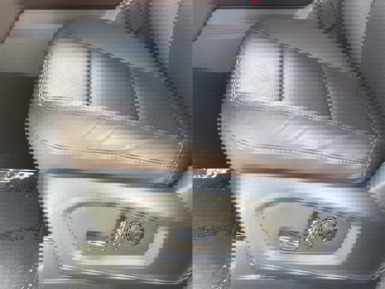 Certified 2025 Ford Explorer Platinum w/ Ultimate Package image 24