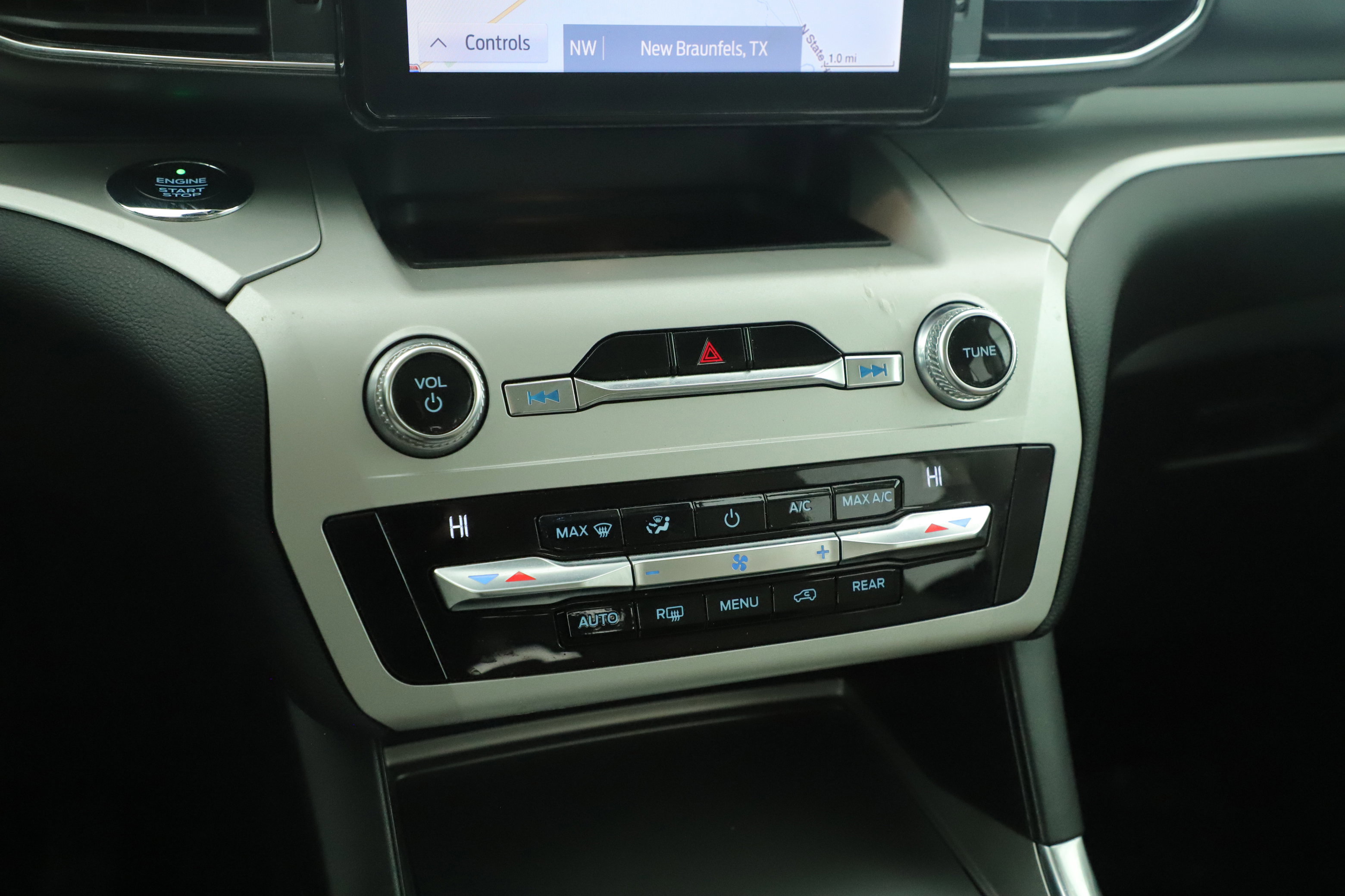 Certified 2020 Ford Explorer XLT w/ Equipment Group 202A image 21