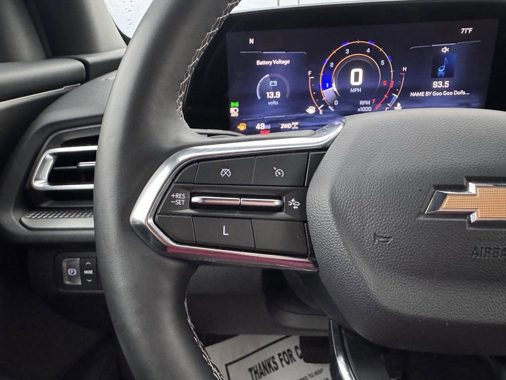 Used 2025 Chevrolet Traverse LT image 12