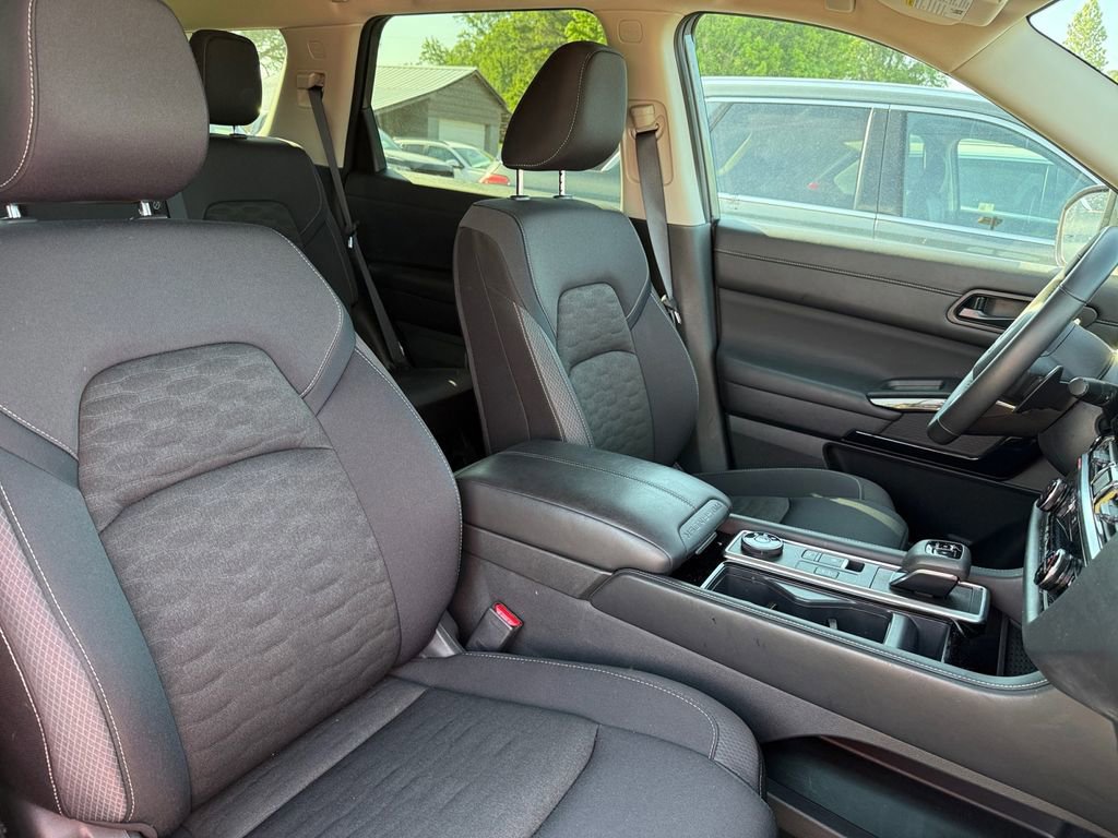 Used 2025 Nissan Pathfinder SV AWD/4WD image 20