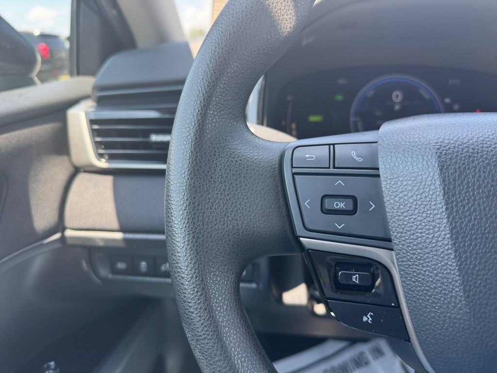 Used 2025 Toyota Camry LE FWD image 30