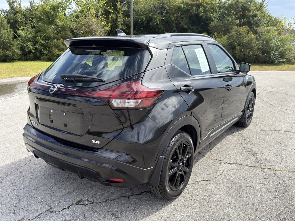 Used 2022 Nissan Kicks SR w/ Premium Package image 3