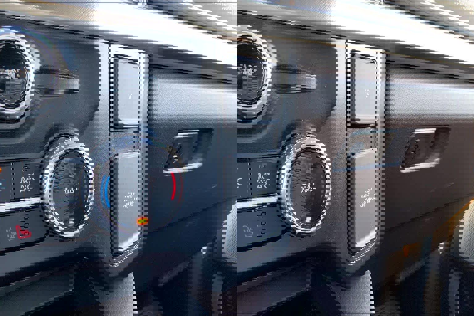 Certified 2025 Ford F450 King Ranch w/ FX4 Off-Road Package image 36