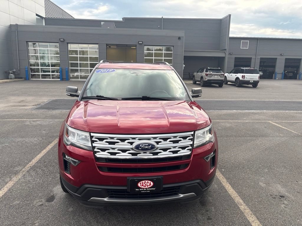 Certified 2019 Ford Explorer XLT w/ Equipment Group 201A AWD/4WD image 2