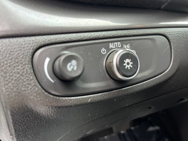 Used 2020 Buick Encore Preferred AWD/4WD image 24