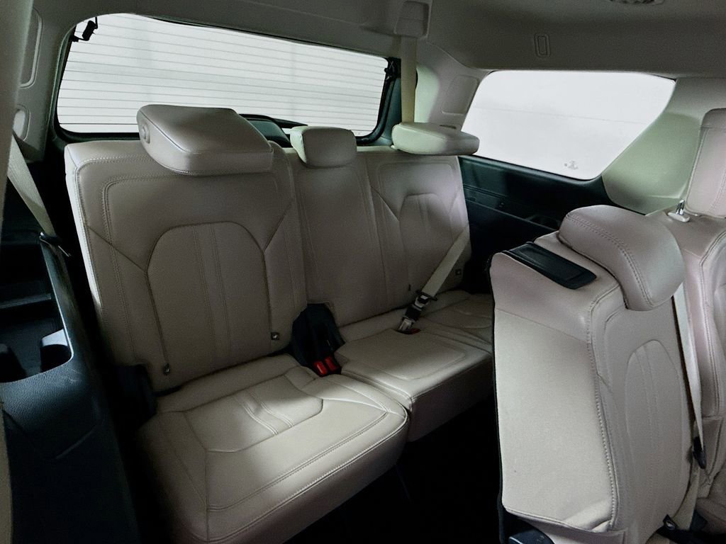 Certified 2024 Ford Expedition Limited image 29