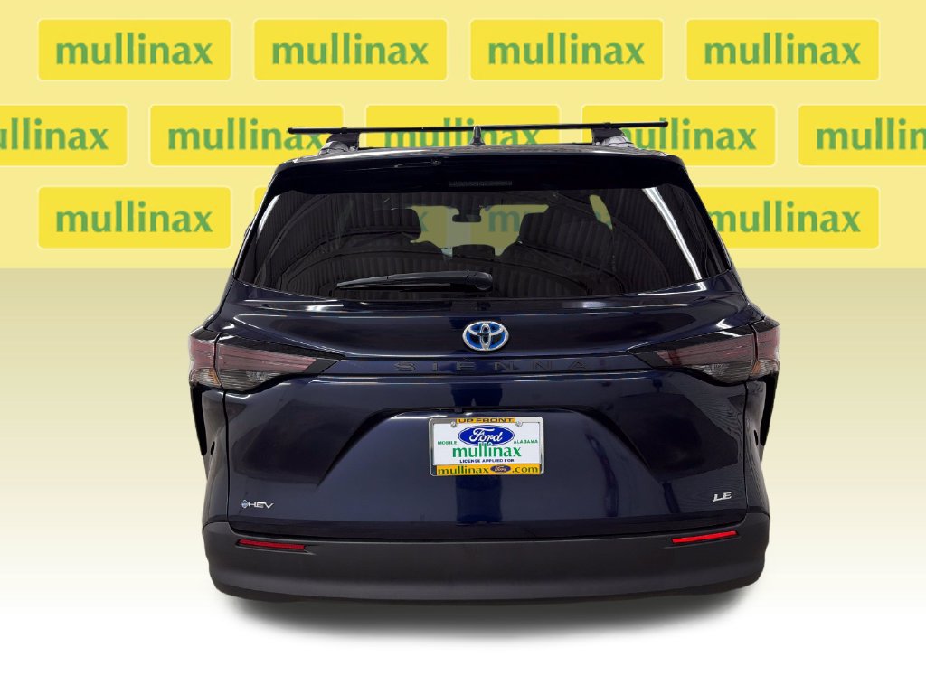 Used 2025 Toyota Sienna LE FWD image 9