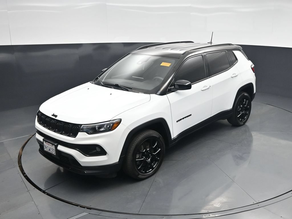 Used 2023 Jeep Compass Latitude AWD/4WD image 32