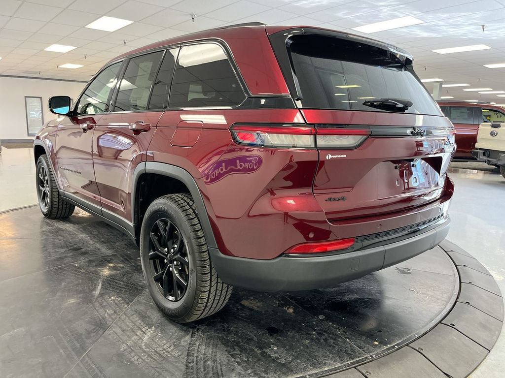 Used 2025 Jeep Grand Cherokee Altitude AWD/4WD image 6