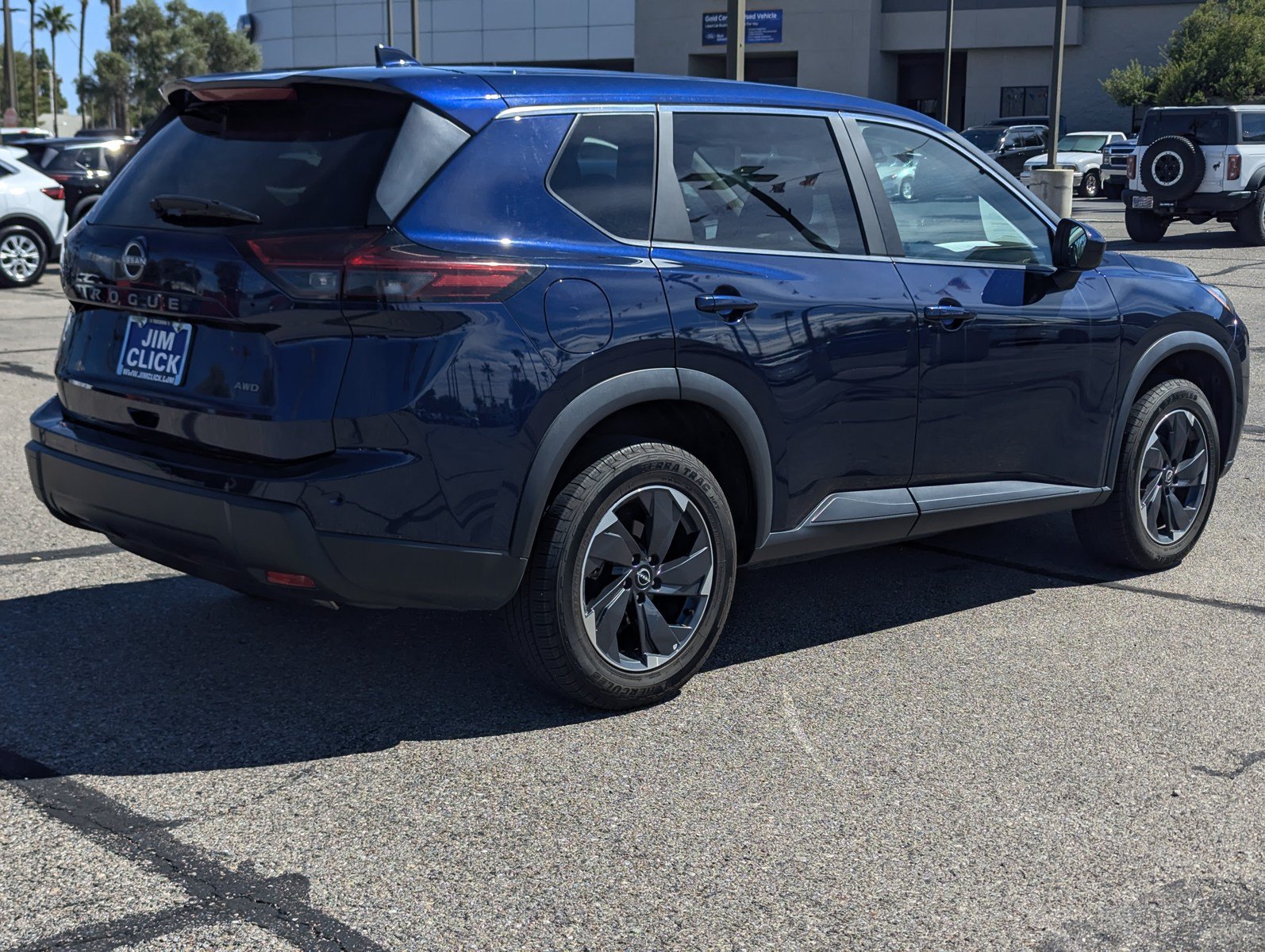 Used 2025 Nissan Rogue SV AWD/4WD image 2