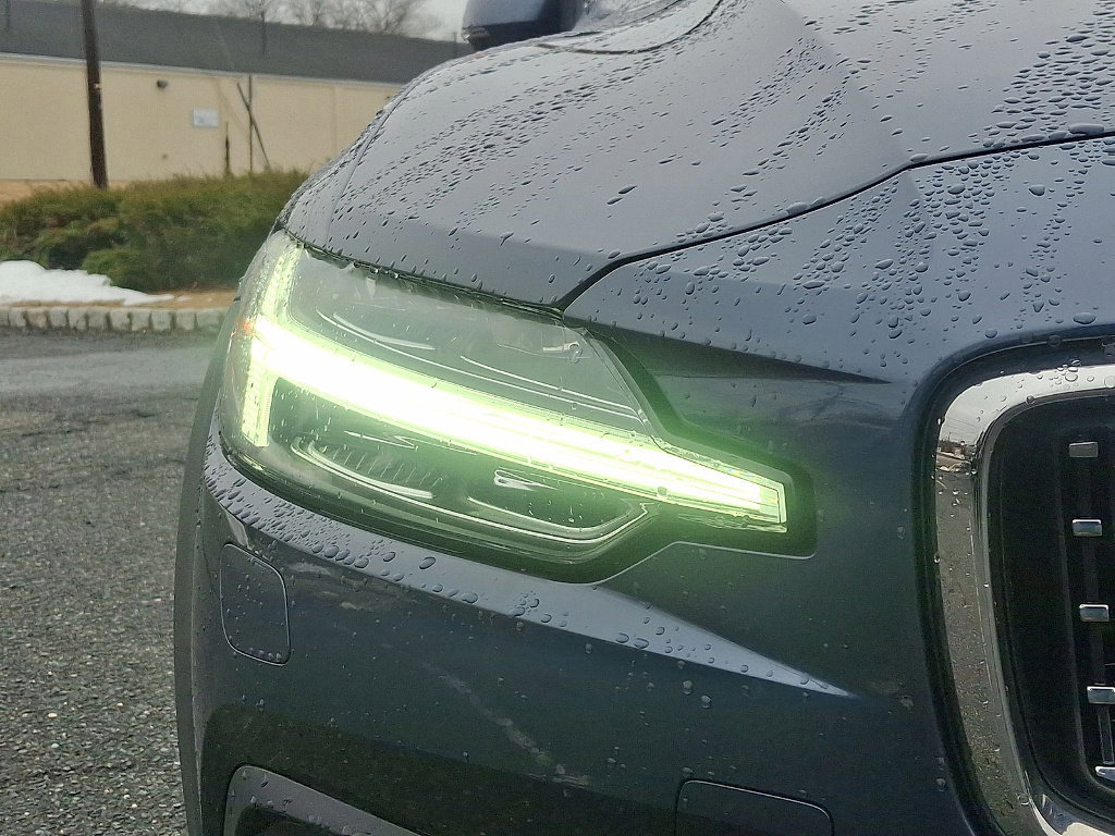 Used 2023 Volvo V60 B5 Cross Country Plus image 35