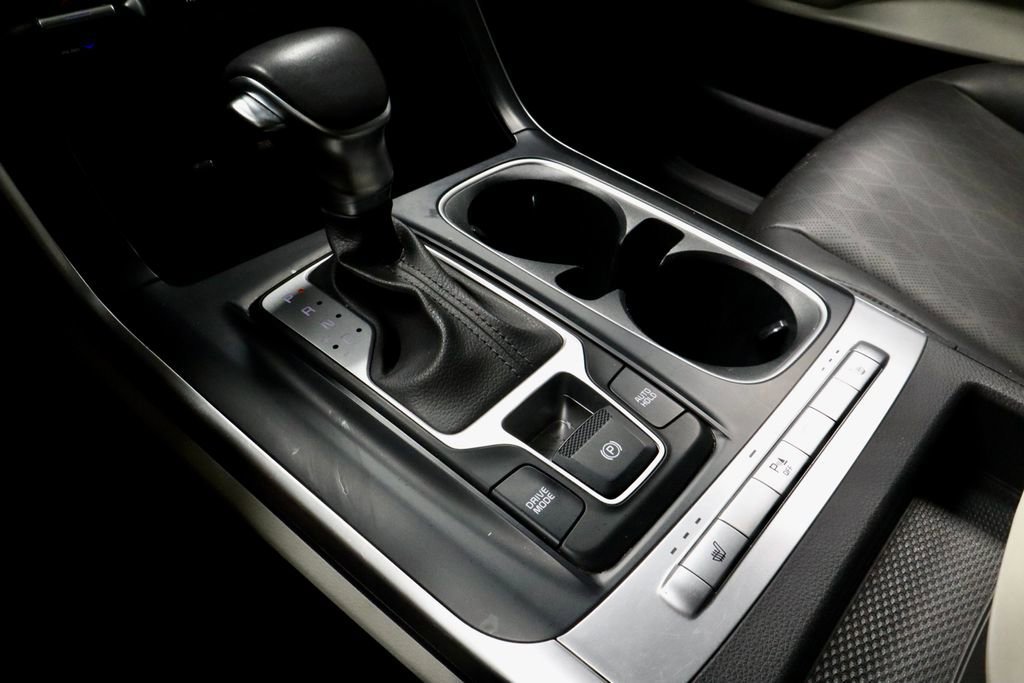 Used 2024 Kia Carnival LX image 32