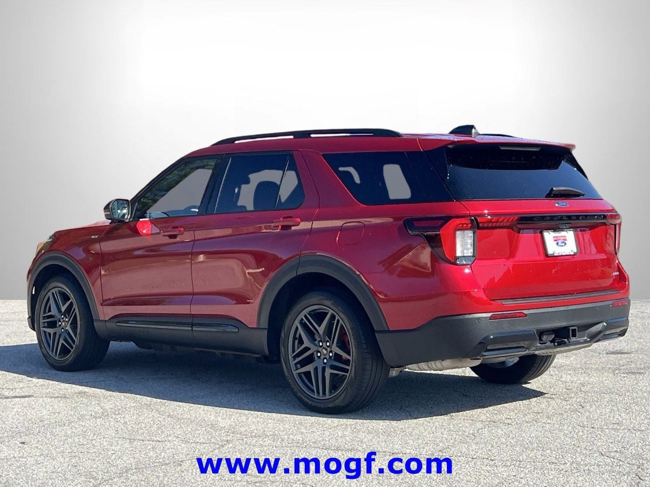 Certified 2025 Ford Explorer ST-Line w/ Premium Package AWD/4WD image 5