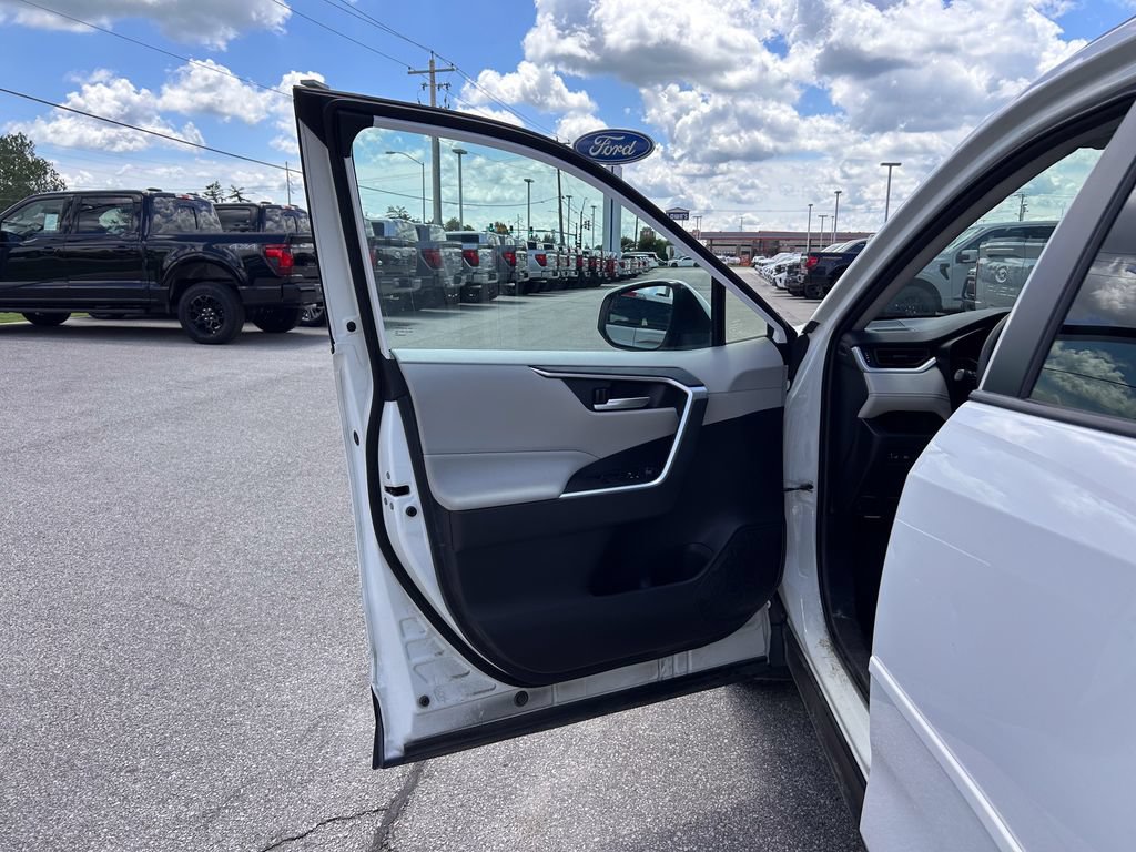 Used 2019 Toyota RAV4 XLE w/ Protection Package FWD image 12