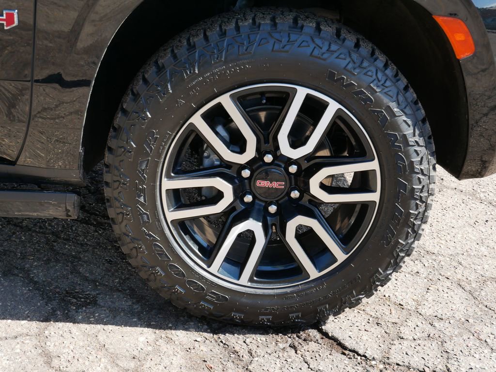Used 2023 GMC Yukon AT4 w/ AT4 Premium Package AWD/4WD image 7