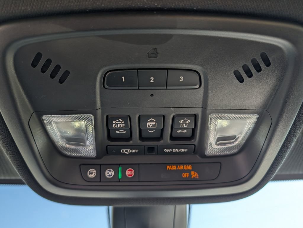 Used 2023 Chevrolet Traverse Premier FWD image 16