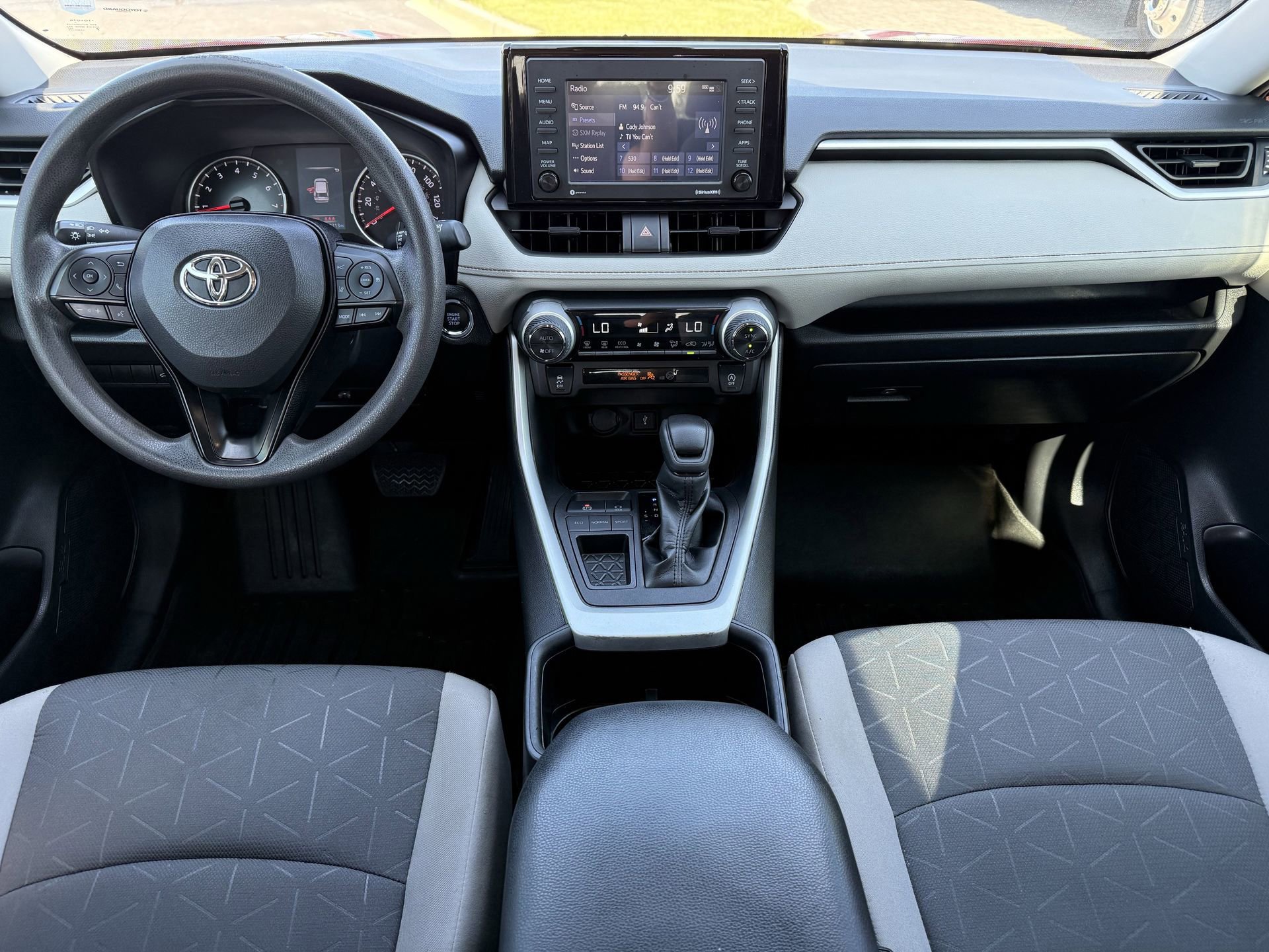 Used 2022 Toyota RAV4 XLE image 10