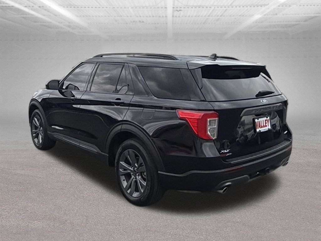 Certified 2023 Ford Explorer XLT w/ Equipment Group 202A AWD/4WD image 9