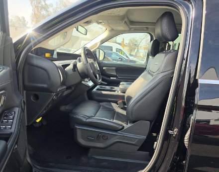 Certified 2025 Ford Expedition Platinum AWD/4WD image 8