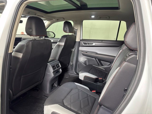 Used 2024 Volkswagen Atlas Peak Edition SEL AWD/4WD image 12