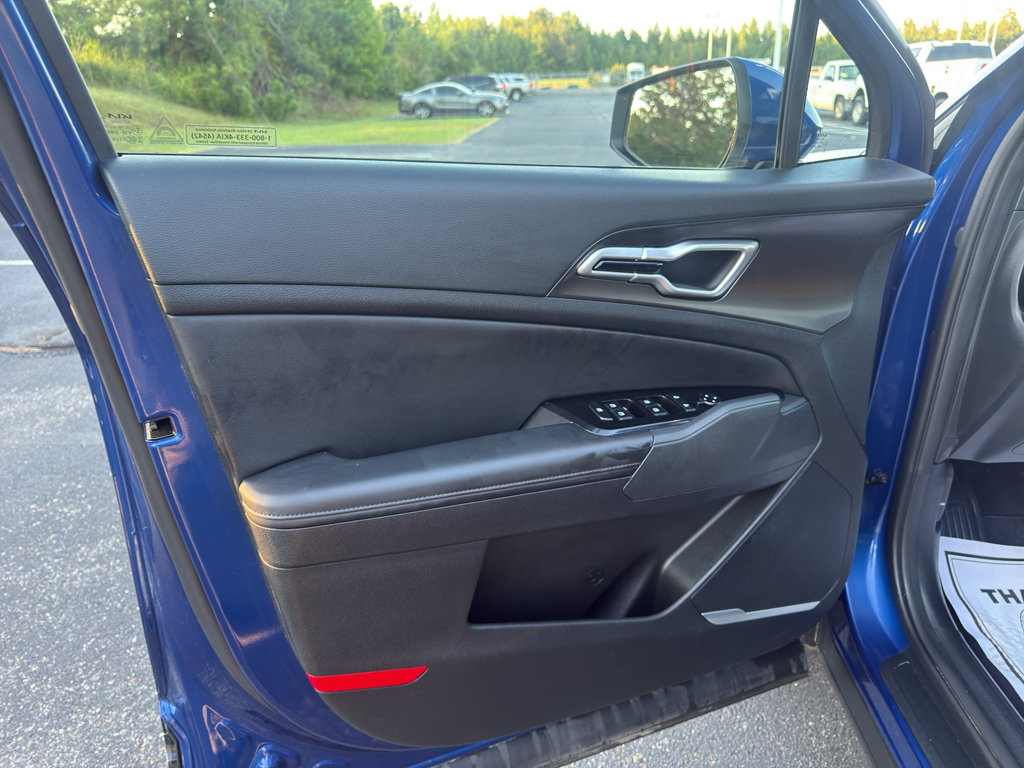Used 2025 Kia Sportage EX FWD image 17
