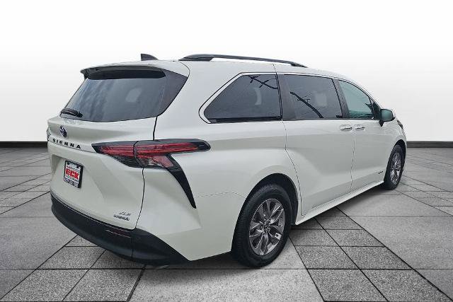 Used 2021 Toyota Sienna XLE w/ XLE Plus Package FWD image 5