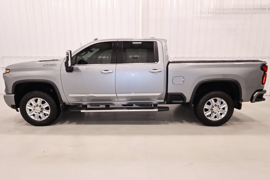 Used 2024 Chevrolet Silverado 3500 High Country w/ High Country Premium Package AWD/4WD image 7