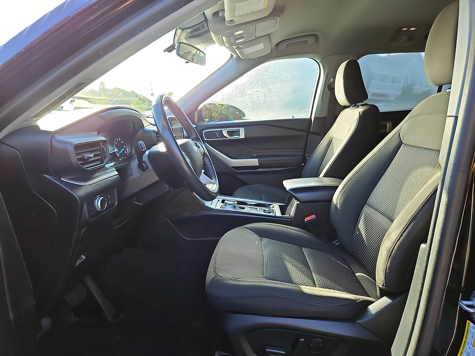Certified 2022 Ford Explorer XLT w/ Class IV Trailer Tow Package AWD/4WD image 11