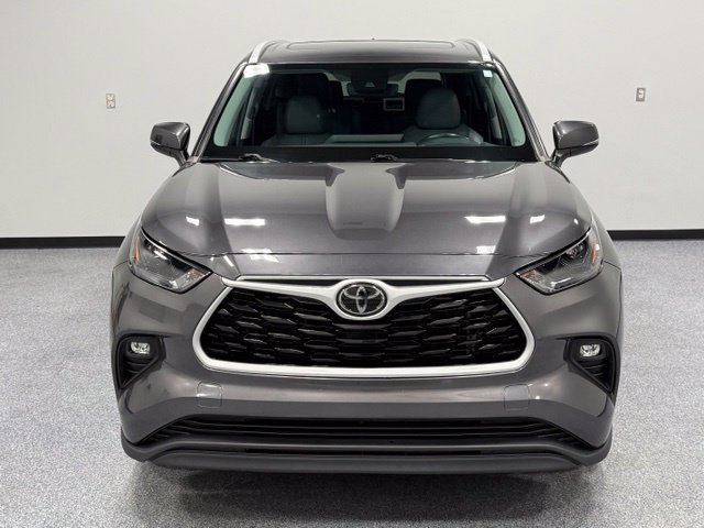 Used 2023 Toyota Highlander XLE FWD image 4