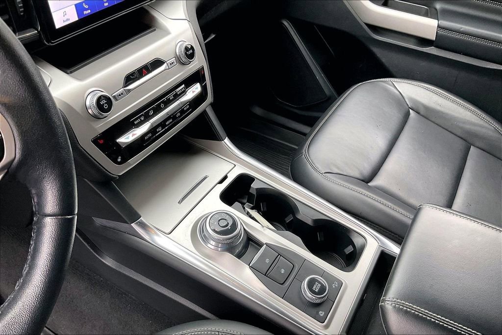 Certified 2022 Ford Explorer XLT w/ Equipment Group 202A image 15