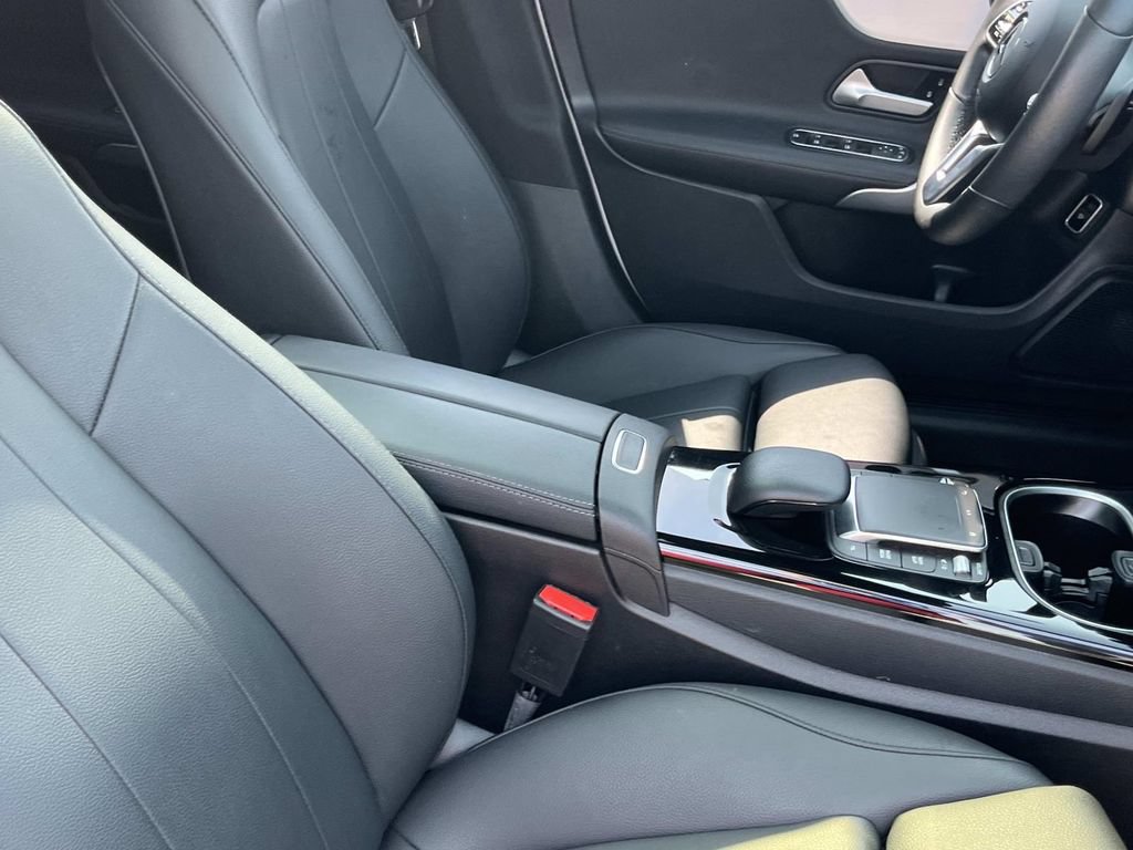 Used 2023 Mercedes-Benz CLA 250 image 29