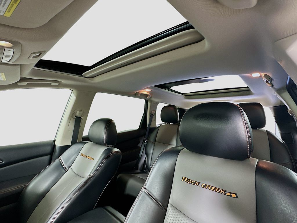 Used 2020 Nissan Pathfinder SL AWD/4WD image 25