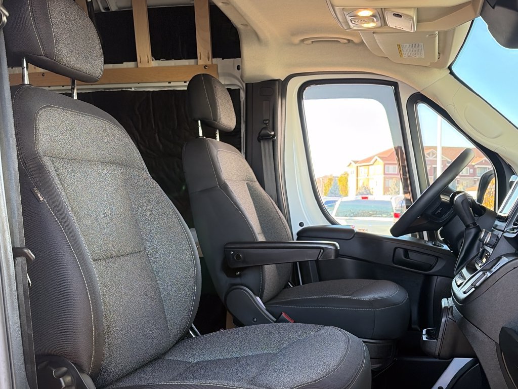 Used 2025 RAM ProMaster 2500 w/ Storage Group FWD image 25