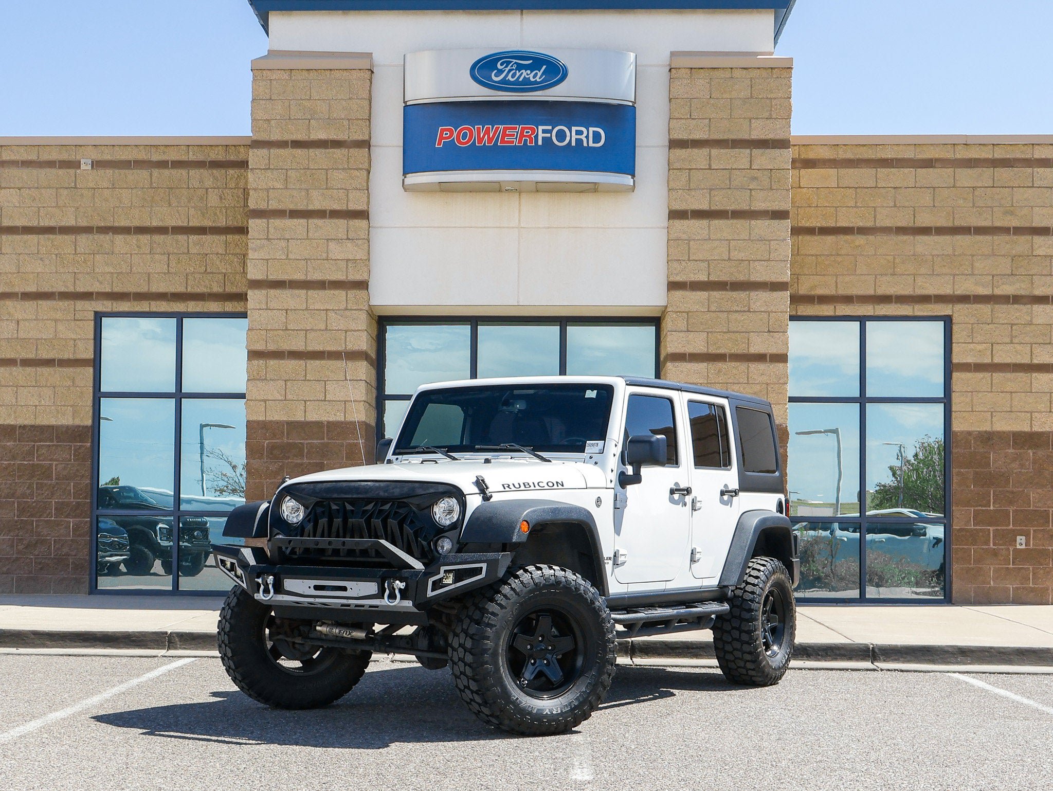 Used 2017 Jeep Wrangler Unlimited Rubicon w/ Connectivity Group AWD/4WD image 2