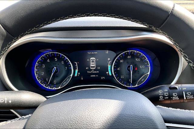 Used 2023 Chrysler Pacifica Touring-L FWD image 19