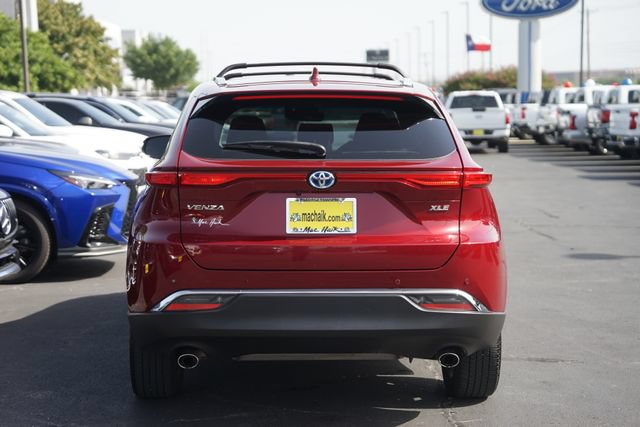 Used 2023 Toyota Venza XLE AWD/4WD image 7